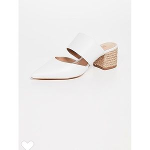 Schutz white point mules!😍